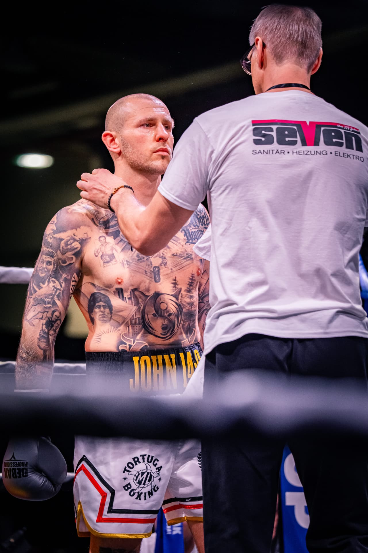 Boxkampf der German Boxing Series mit Peter Seven Betreuung im Ring